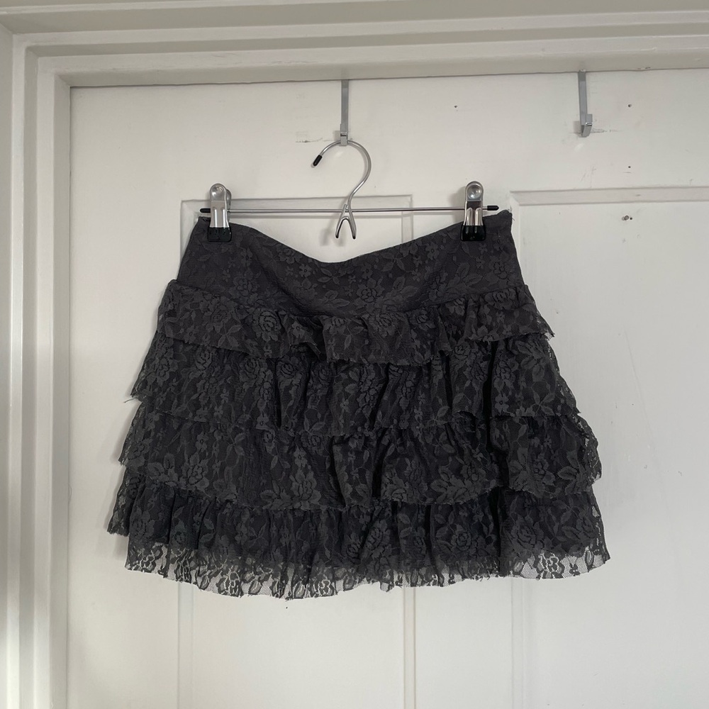 Gray Lace Tiered Mini Skirt🩶